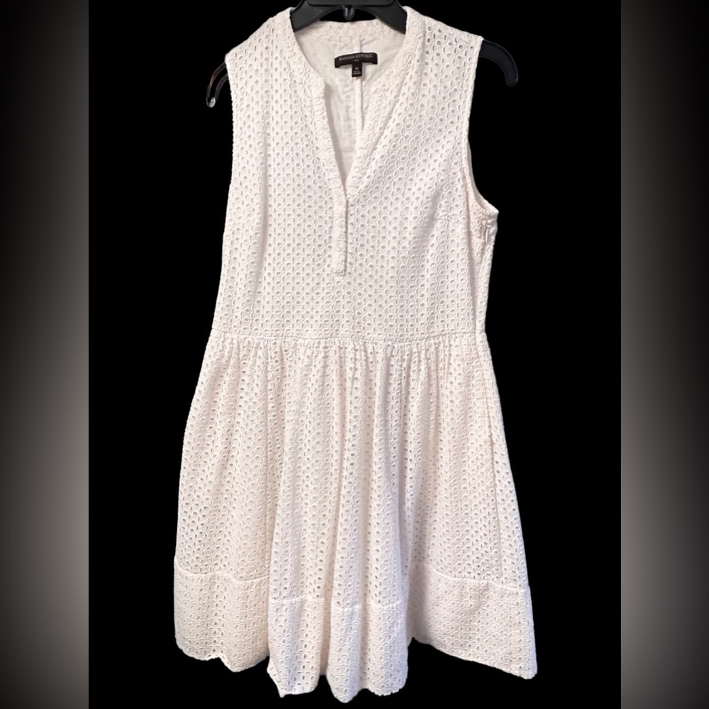Banana Republic White Eyelet Lace Fit n Flare Dress Womens 10  V neck Sleeveless